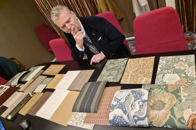 Corner Hotel Tapetval